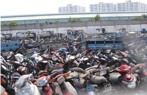 Công an thu xe "vi phạm" về rồi chất đống, loay hoay tìm hướng giải quyết | Vietnam Fraternité