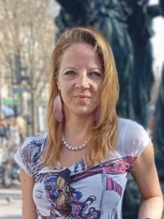 - | La Réplique