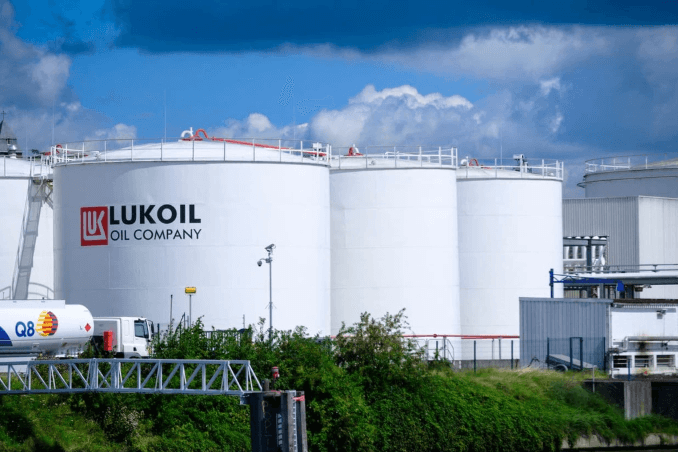 Mỹ phạt dầu hỏa Nga : Lukoil thông báo bán tài sản ở nước ngoài | Vietnam Fraternité