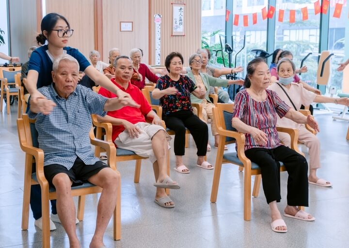 Bài toán người già cô đơn và lời giải từ dưỡng lão bán trú | Vietnam Fraternité