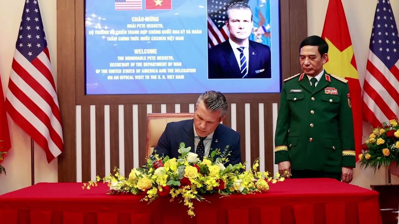 Bộ trưởng Chiến tranh Mỹ hợp tác những gì với Việt Nam? Nga & Trung hồi hộp theo dõi!