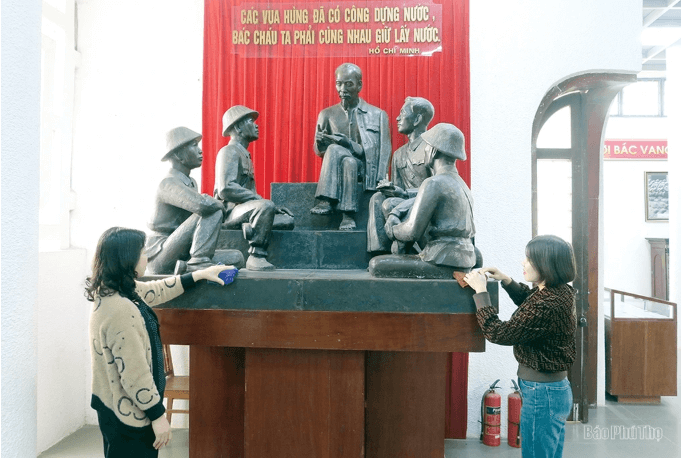 Mất lý tưởng, chế độ tôn thờ nhảm nhí và xúi dân nói thật để bắt | Vietnam Fraternité
