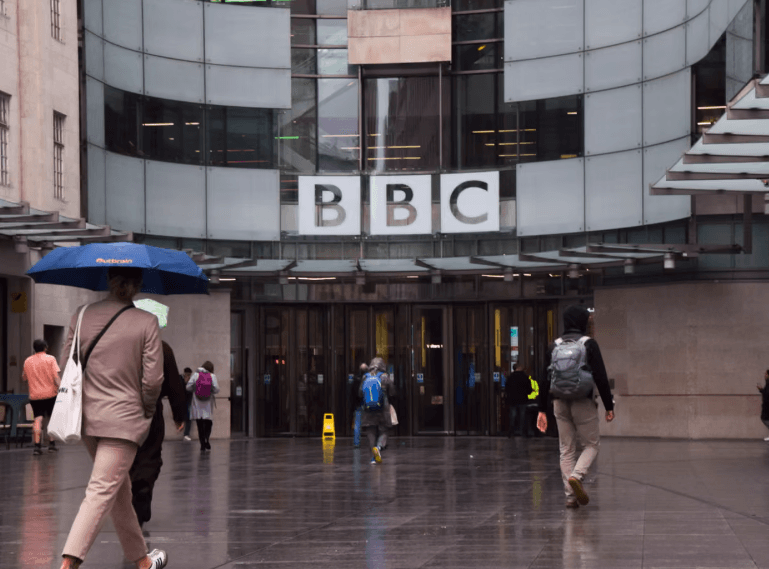 Khủng hoảng ở đài BBC : Cái gì đã xảy ra ? | Vietnam Fraternité