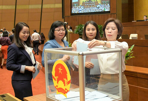 Bỏ phiếu tín nhiệm ở Quốc hội : đòn hỏa mù che mắt suy thoái kinh tế ? | Vietnam Fraternité