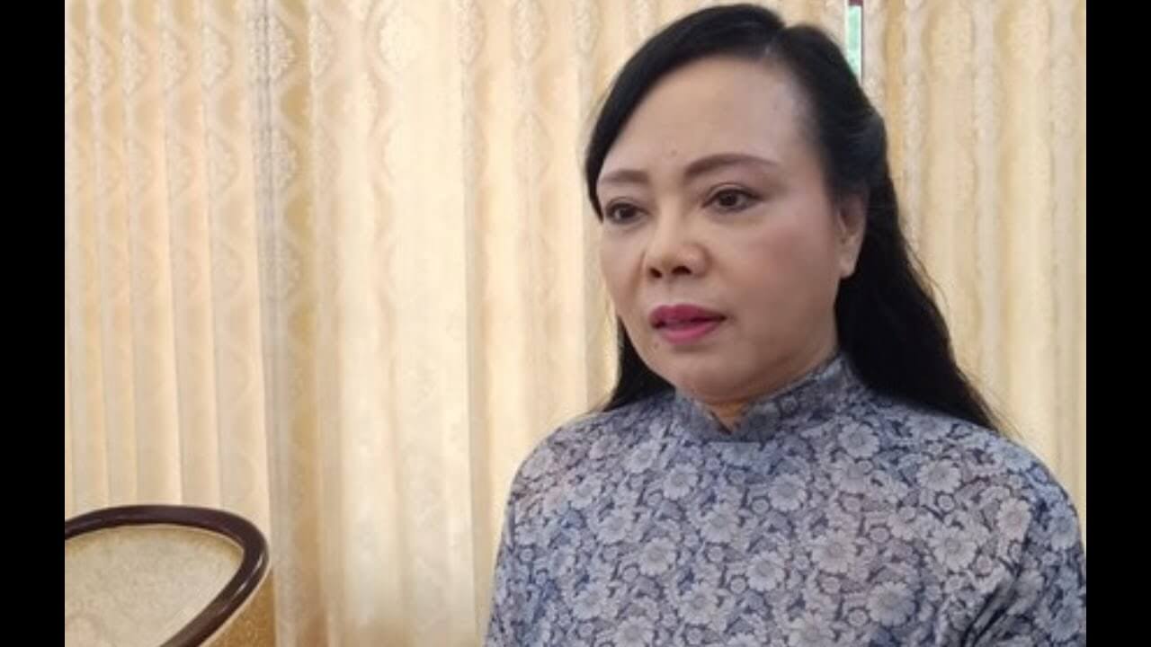 Đi đời chị Kim Tiến, đen thui như chị Dậu! 6 Bóng hồng trên chính trường VN!