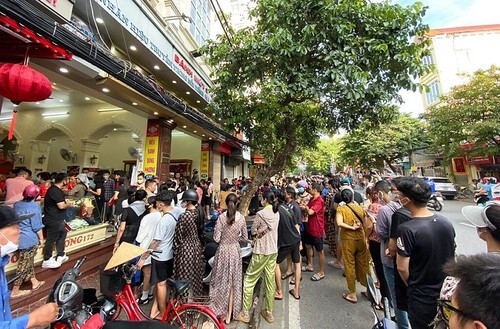 Vì sao người miền Bắc thích xếp hàng mua bánh Trung thu ? | Vietnam Fraternité