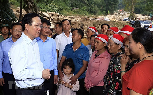 Phản ứng của người dân trước chuyện lãnh đạo mất ghế | Vietnam Fraternité