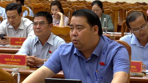 Quan địa phương để lộ quyền uy với nhân viên phục vụ | Vietnam Fraternité