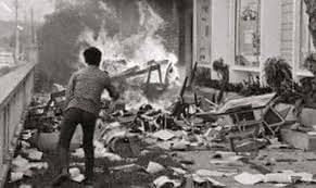 Bất hợp pháp, như một lẽ tự nhiên | Vietnam Fraternité