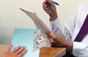 Cuộc chiến chống tham nhũng chuyển sang gà nhà đá nhau | Vietnam Fraternité