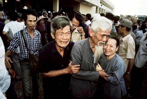 Bao giờ nước mắt có thể "lay lòng gỗ đá" | Vietnam Fraternité