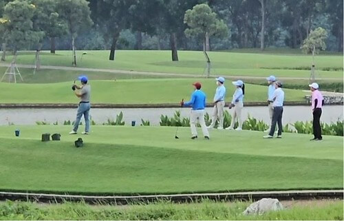 Gậy golf vừa vụt vào thể chế, vừa quất vào mặt thường dân | Vietnam Fraternité