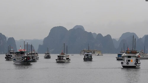 Biến Vịnh Hạ Long thành hòn non bộ trong ao làng | Vietnam Fraternité