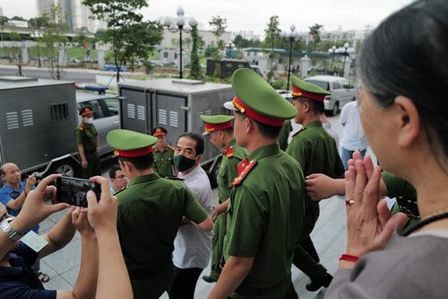 "Bay giải cứu" : Khi họ "chung lưng mở một ngôi hàng" | Vietnam Fraternité