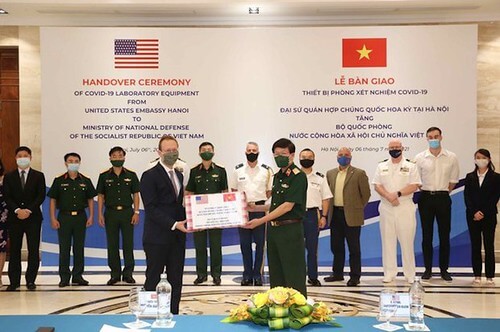 Chính quyền Việt Nam nhận viện trợ của Hoa Kỳ, nhưng vẫn tuyên truyền chống Mỹ | Vietnam Fraternité