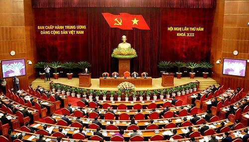 Trung ương 5 : Tấp rác xuống dưới thảm | Vietnam Fraternité