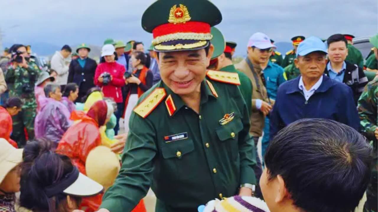 Bộ đội lại đồng hành với dân Nam Trung Bộ, ĐT Giang: Chưa hết lụt, bộ đội chưa về!