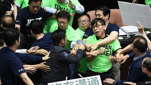 Bốn con hổ Châu Á 4 : Dân chủ có tốt cho tăng trưởng hay không ? | Vietnam Fraternité