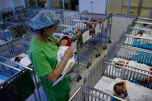 Từ kế hoạch hóa gia đình đến đề xuất sinh con được "thưởng" tiền ! | Vietnam Fraternité