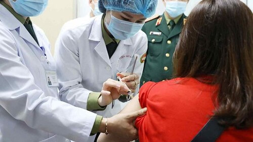 Chương trình tiêm chủng Covid-19 của Việt Nam đối mặt nhiều thách thức | Vietnam Fraternité