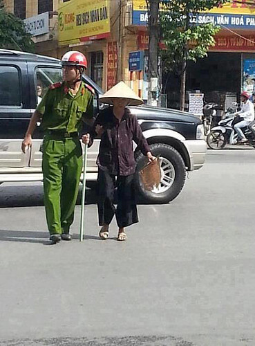 "Kính trọng, lễ phép" – Cuội gọi bằng cụ | Vietnam Fraternité