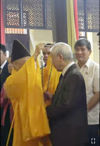 Nguyễn Phú Trọng cũng "Quay xe" đi theo tôn giáo | Vietnam Fraternité