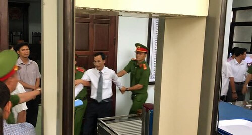 Phiên xử Luật sư Trần Vũ Hải : Tòa án hành xử như một băng đảng giang hồ | Vietnam Fraternité