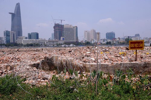 Quan ngại trước việc mượn tên người trong nước mua đất | Vietnam Fraternité