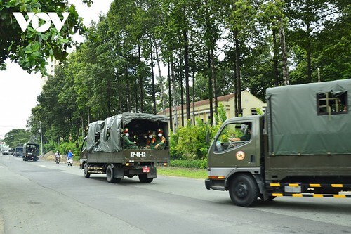 Trước đà gia tăng của dịch bệnh, súng AK giúp được ích gì ? | Vietnam Fraternité
