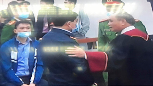 Dưới chế độ cộng sản Việt Nam : pháp bất vị thân... tùy đối tượng | Vietnam Fraternité