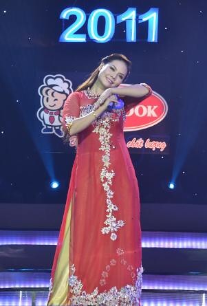 Nghĩ gì khi ca sĩ Lương Nguyệt Anh kêu cứu và bị ném đá | Vietnam Fraternité