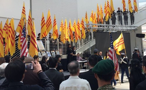 Cờ vàng, cờ đỏ : Cuộc chiến 'chưa kết thúc' trong người Việt | Vietnam Fraternité