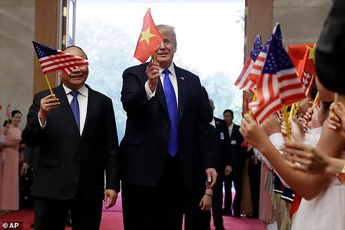Hà Nội nhảy nhịp điệu với Trump | Vietnam Fraternité