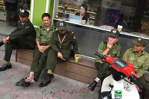 Vì sao hàng loạt cán bộ và công an xã ‘ra đi tìm đường cứu thân’ ? | Vietnam Fraternité