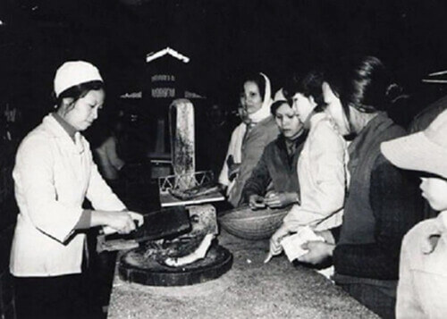 Tết bao cấp : Dĩa lạp xưởng xuyên thấu | Vietnam Fraternité