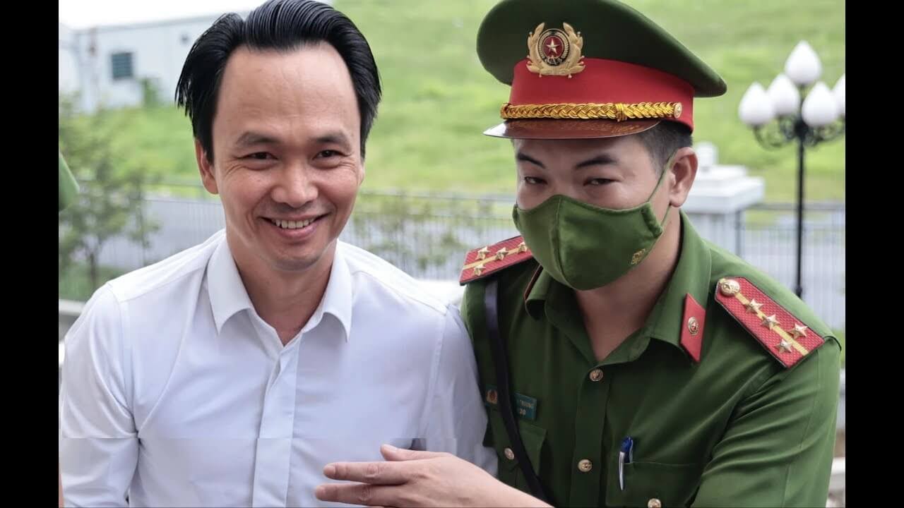 Từ cõi chết Quyết trở về chói lọi! Cười tươi, sau khi chi vèo 2.472 tỷ đồng!