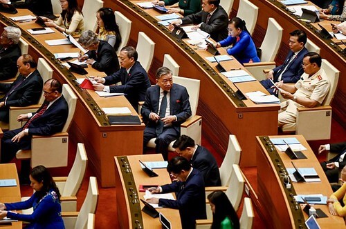 Văn hóa từ chức và cán bộ lãnh đạo bị kỷ luật trong quan trường | Vietnam Fraternité