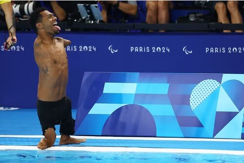 Paralympic 2024 : "Gabrielzinho" ngôi sao bơi lội Brazil gây sốt khán giả Paris | Vietnam Fraternité
