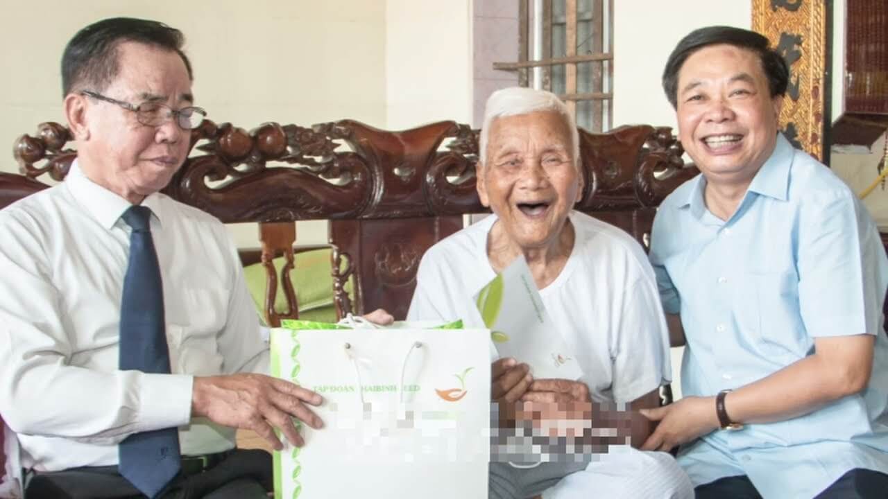 Ông CT xã lo trăm thứ bà rằn, cả trường Mầm Non, Tiểu Học! Làm nổi không?