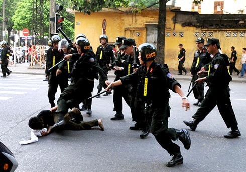 Đối luận 1.2 : Tai ương chính sách, tai ách chính quyền | Vietnam Fraternité