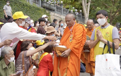 Nghi vấn về những số tiền lớn cất giữ trong các chùa | Vietnam Fraternité