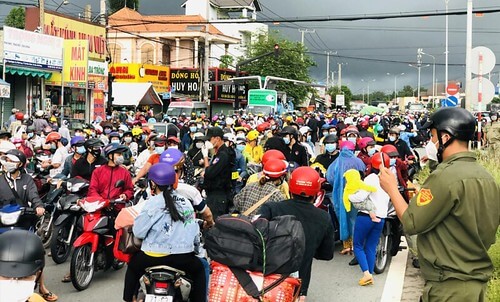 Đón dân về quê : Trung ương nói một đàng, địa phương làm một nẻo | Vietnam Fraternité