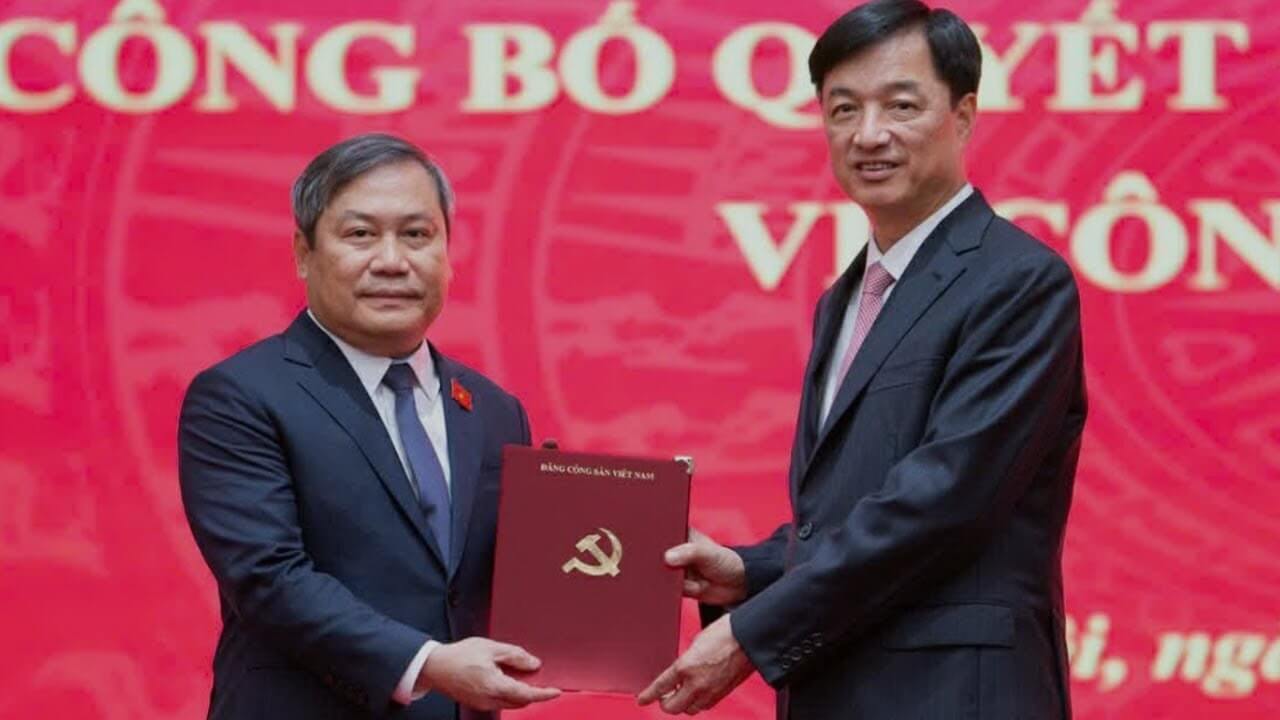 BT N Duy Ngọc tiễn người cửa trước rước người cửa sau: chiều nay có ngay CT Hà Nội!