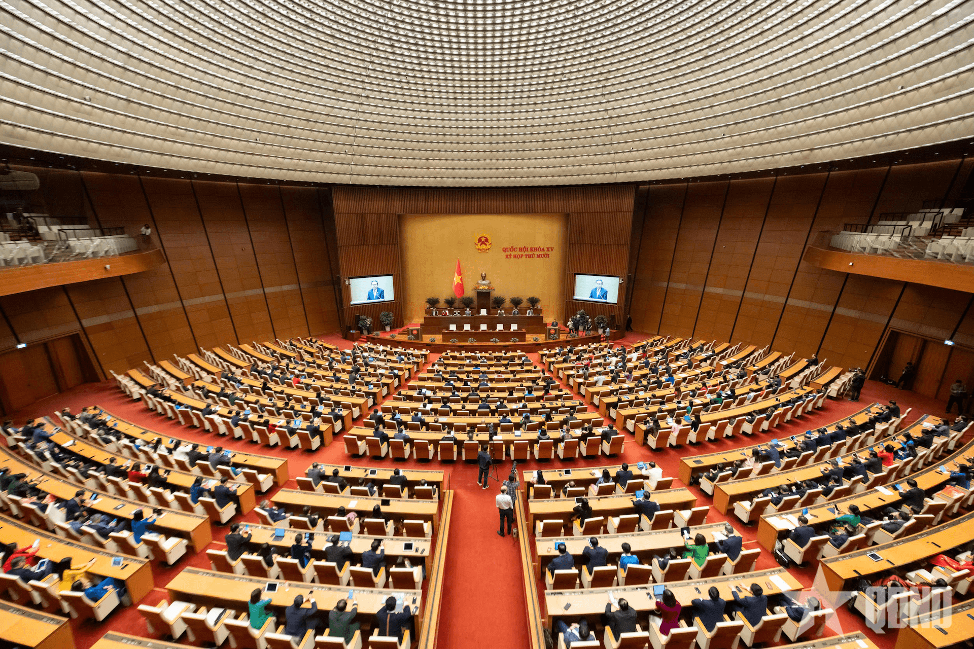 Kỳ họp Quốc hội 'phi thường' : 40 ngày thông qua 51 luật, 39 nghị quyết | Vietnam Fraternité