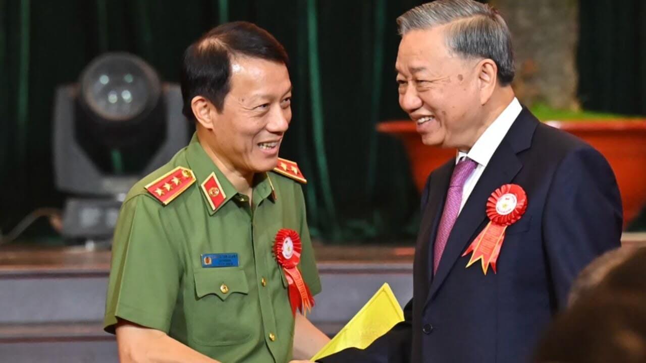 TBT chỉ đạo Công an phải “trung thành nhất, gần dân nhất! Công an xã mạnh lắm!