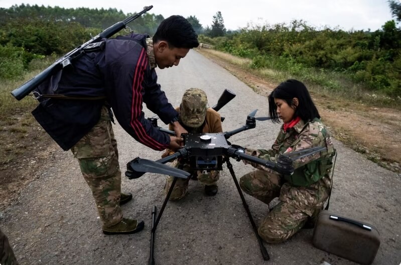 Biển người và drone :  Cách quân đội Myanmar phản công | Vietnam Fraternité