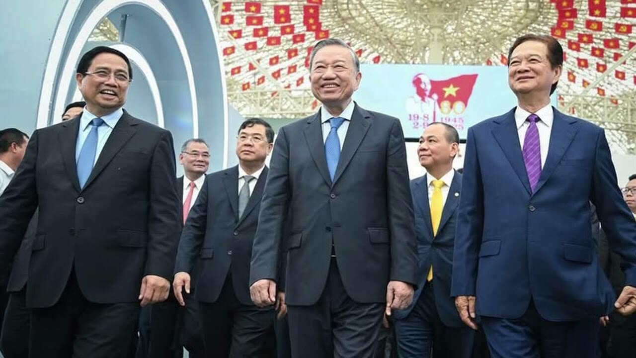 Ông Trọng nằm xuống, ông Dũng vùng lên giật HC Sao Vàng! Xứng đáng NTN?