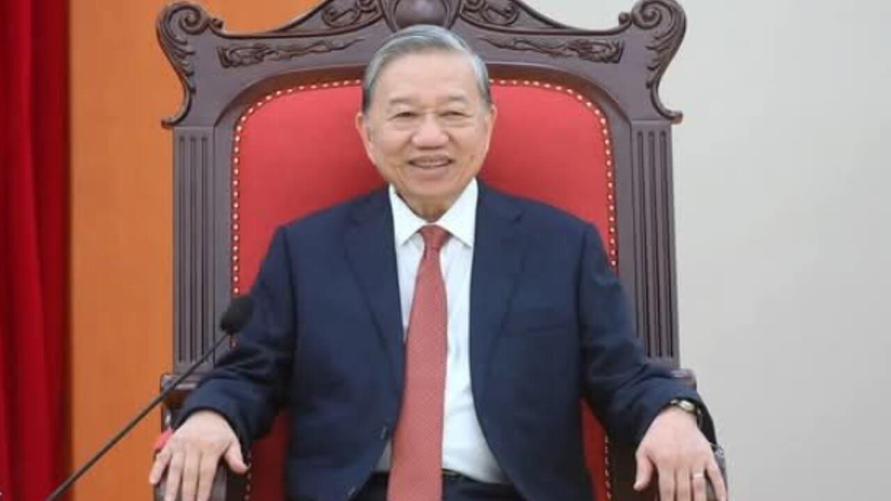 Khả năng Đông Lào cũng giống Lào và Tàu NTN? Một đít 2 ghế để đất nước tiến nhanh!