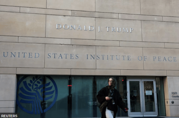 Từ tàu chiến đến các tòa nhà : tên ông Trump ở khắp nơi, vì sao ? | Vietnam Fraternité