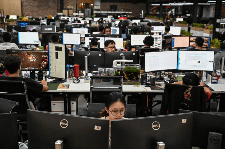 Năm mới, con người thành ‘công cụ mới’ trong ‘kỷ nguyên mới’ ? | Vietnam Fraternité